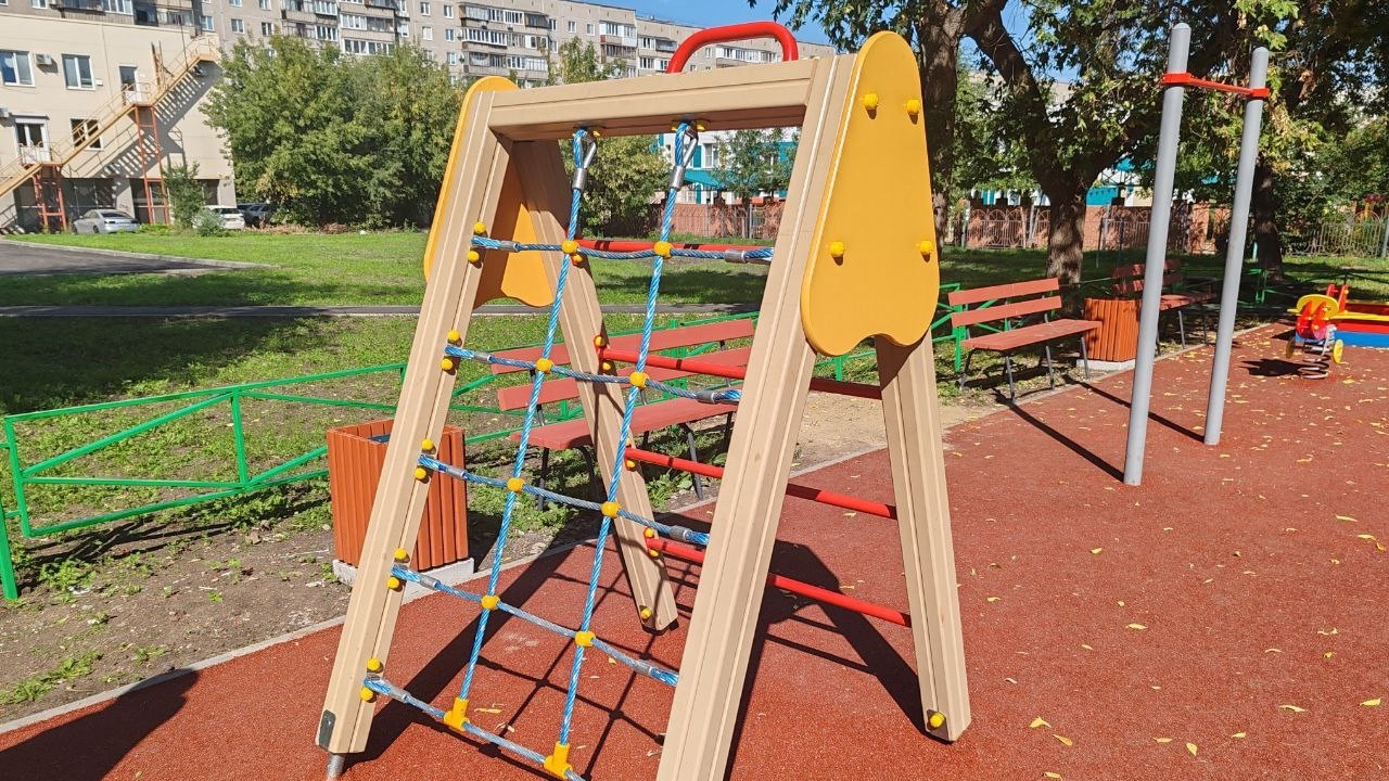 В Магнитогорске реконструировали два сквера: работы продолжатся на других объектах 