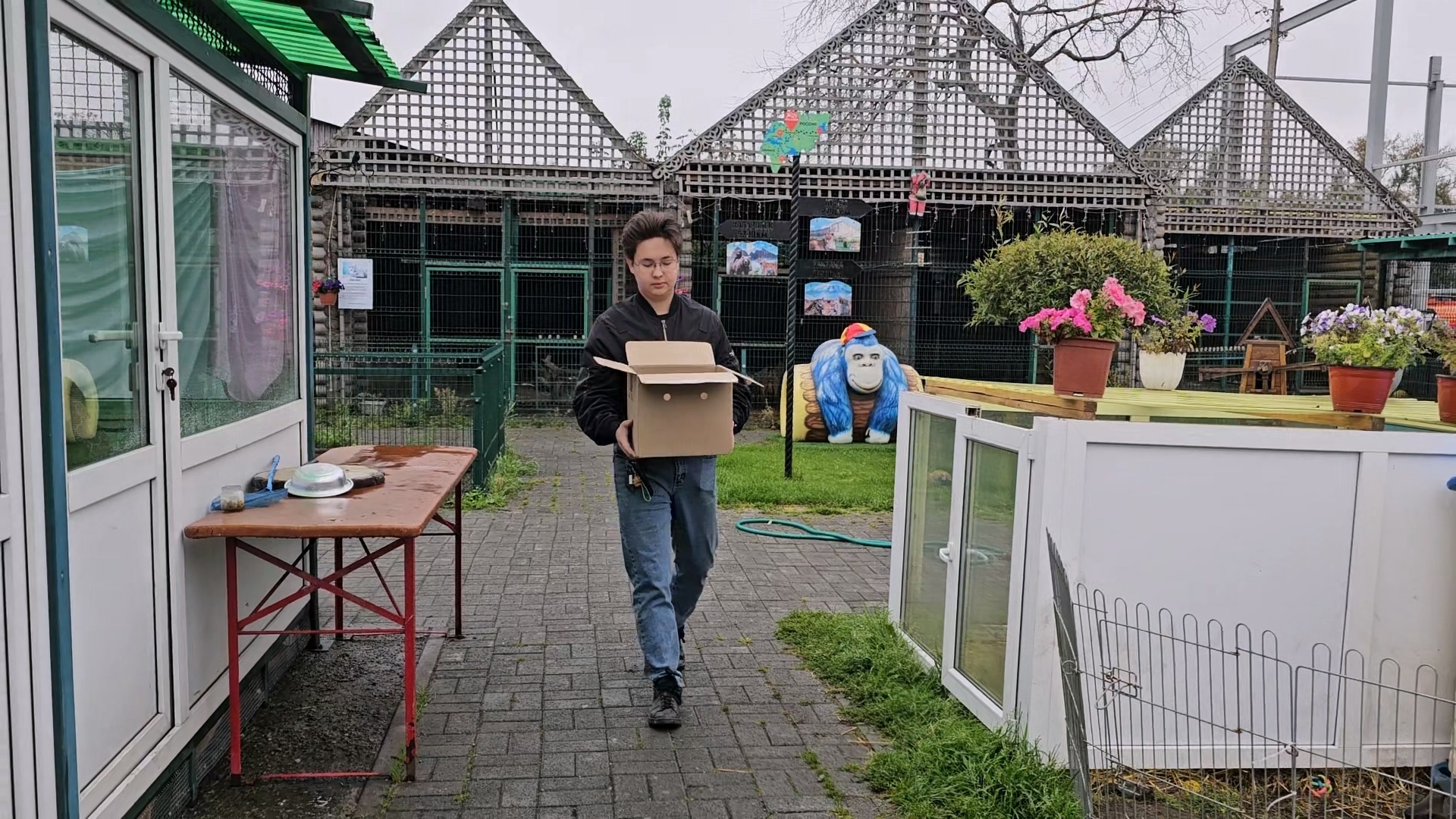 В Челябинске под вывеской маркетплейса работает пункт приема мертвых животных