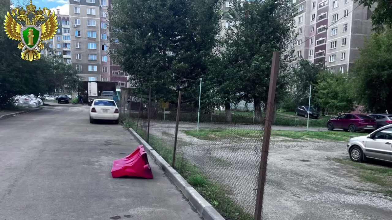 Прокуратура помогла убрать незаконную стоянку у многоэтажки в Челябинске
