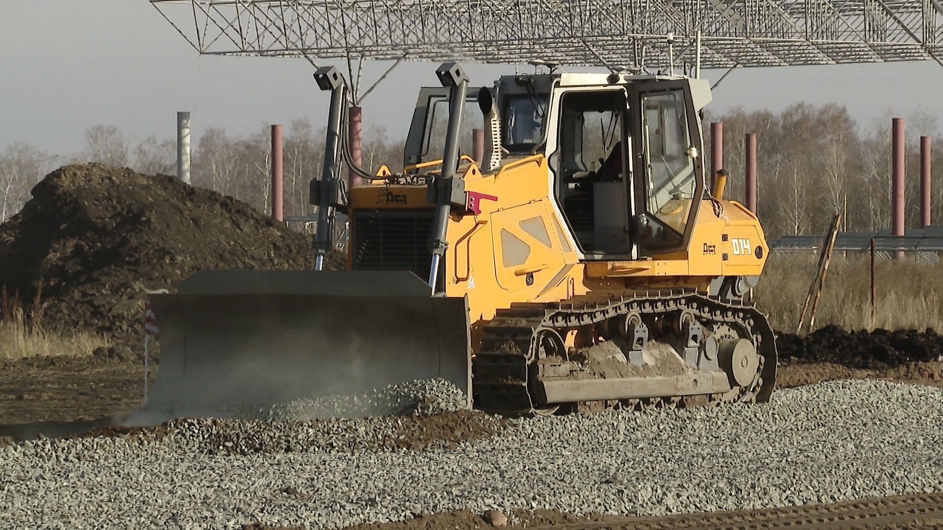В Челябинске впервые асфальт уложила техника без водителя в кабине