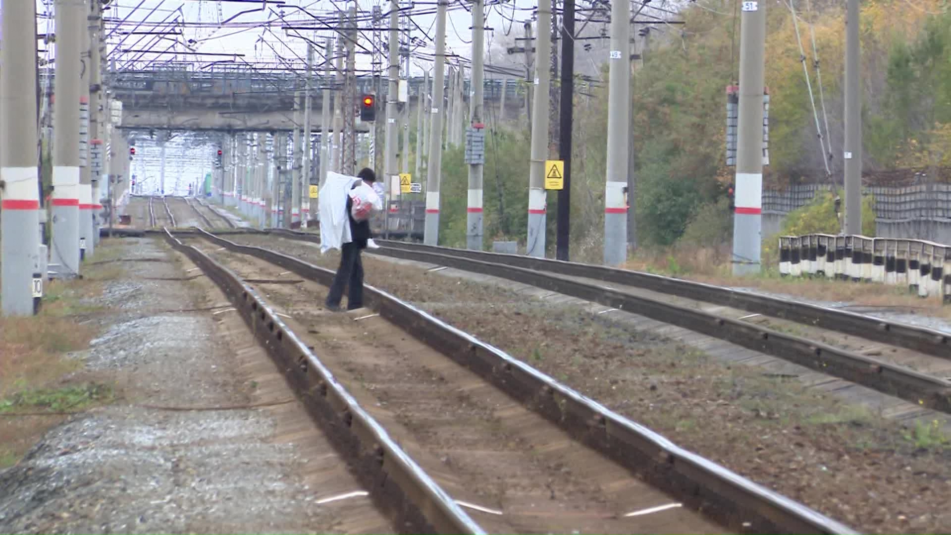 Перебегать пути - опасно для жизни: сотрудники ЮУЖД и полиции вышли в рейд