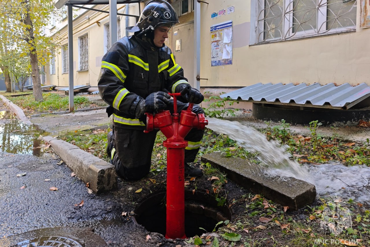 В Челябинске массово проверяют пожарные гидранты В Челябинске массово проверяют пожарные гидранты
