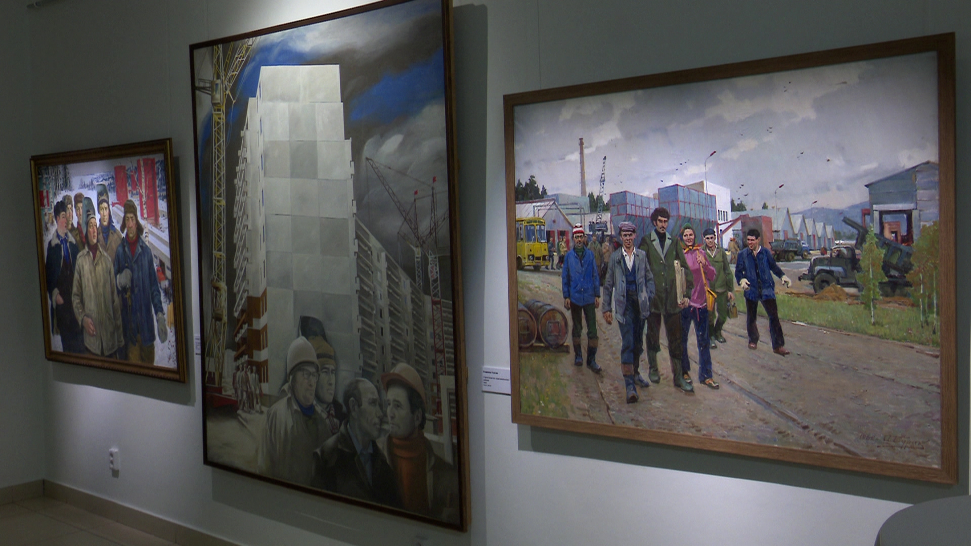 Красота промышленного производства: в Челябинске открылась необычная выставка картин