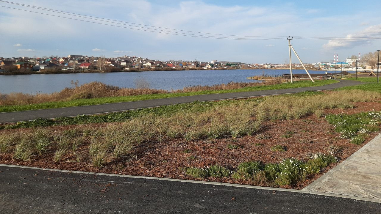 В центре Миасса создают новое место отдыха на берегу реки