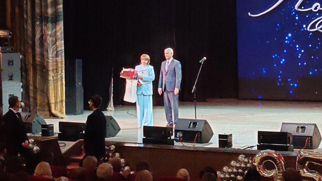 Педагоги в Магнитогорске принимают поздравления с Днем учителя