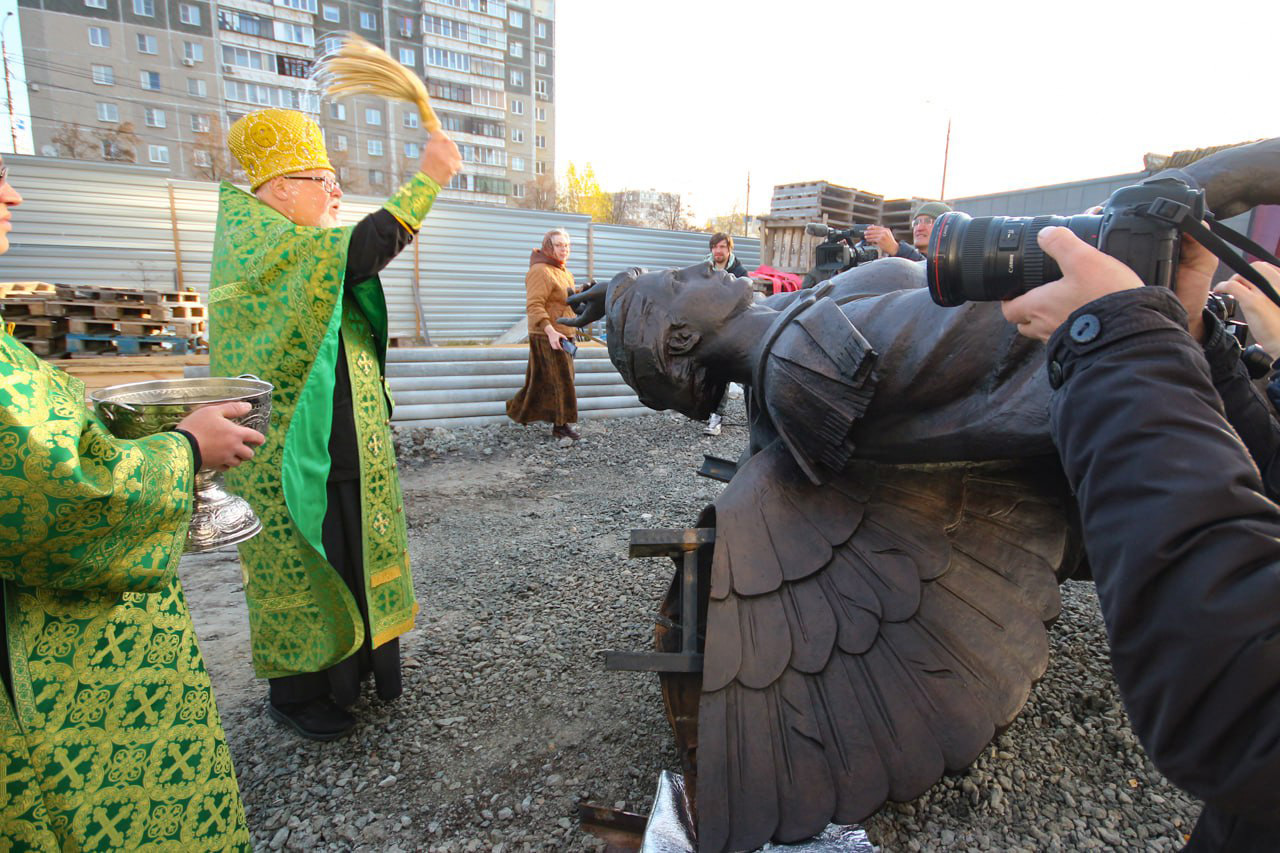 Пятиметровую скульптуру Архистратига Михаила доставили в Челябинск