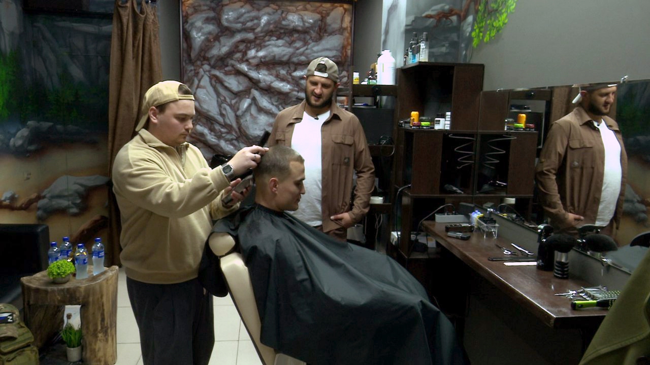 Стильно и оперативно: ветеран СВО открыл в Челябинске мужскую парикмахерскую