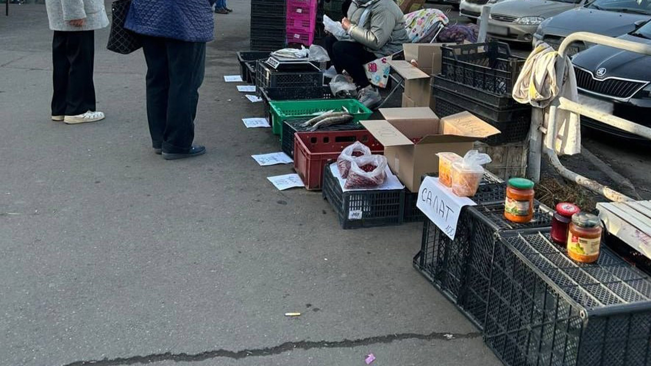 Полиция проверила торговцев на Птичьем рынке в Челябинске Полиция проверила торговцев на Птичьем рынке в Челябинске