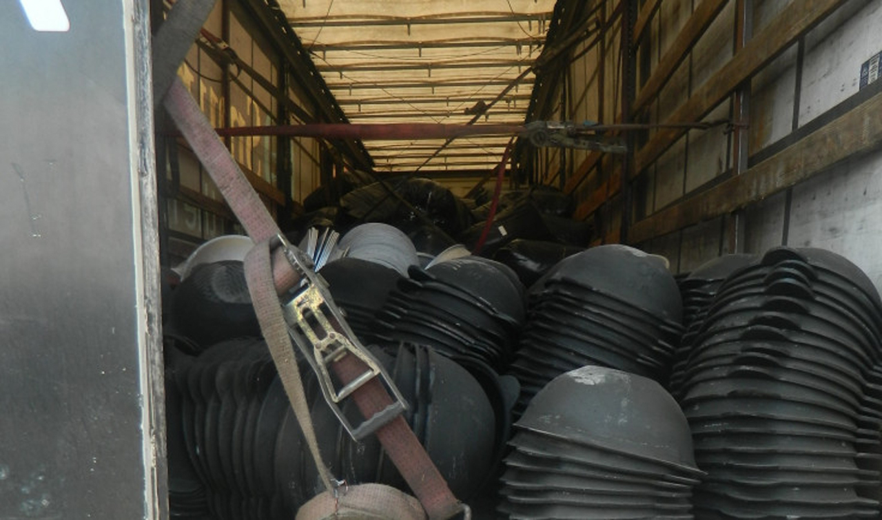 Челябинская таможня не пропустила почти 3 тысячи чугунных казанов