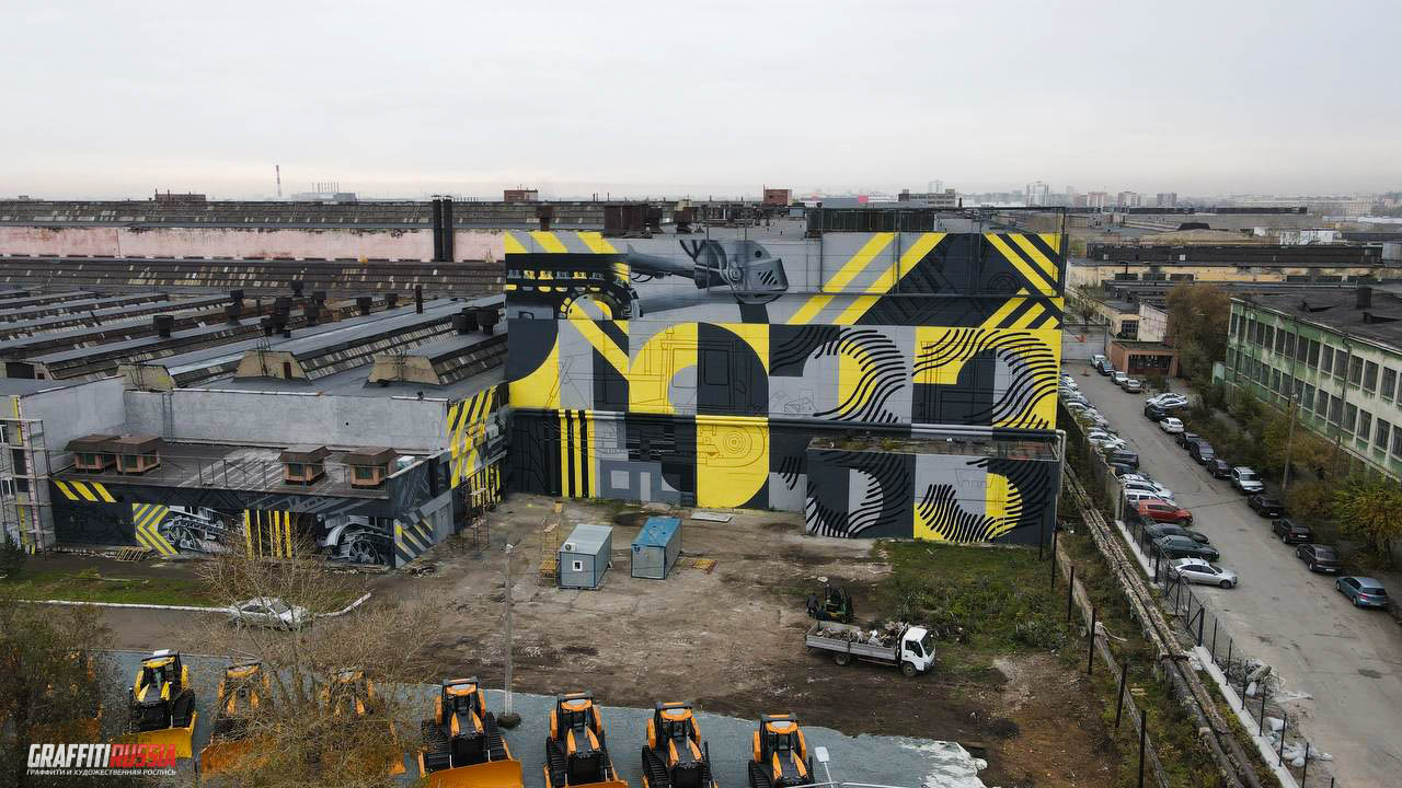 Стены тракторного завода в Челябинске украсило огромное граффити