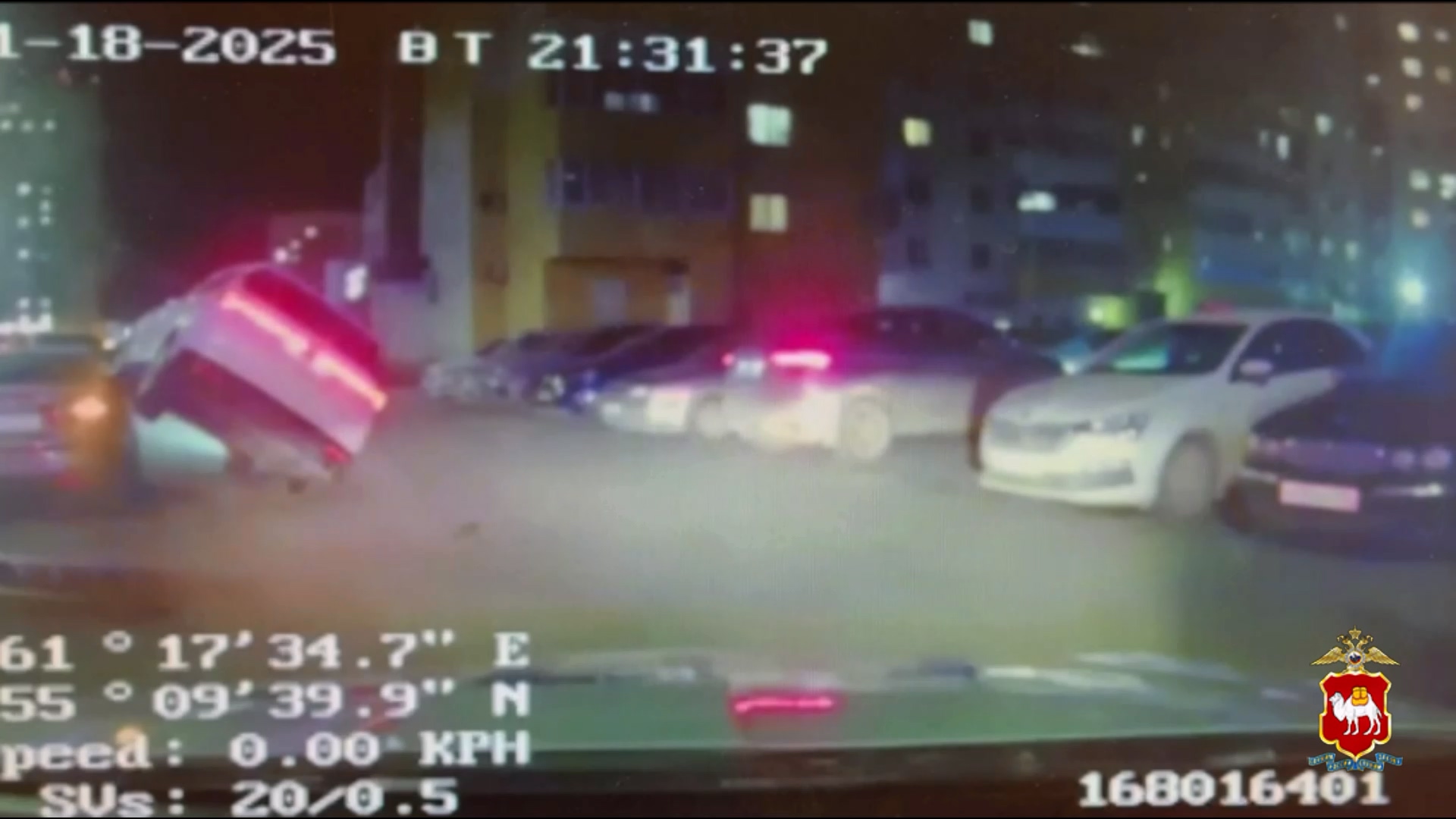 Пьяный водитель в Челябинске "приземлился" на другой автомобиль, уходя от погони Пьяный водитель в Челябинске "приземлился" на другой автомобиль, уходя от погони