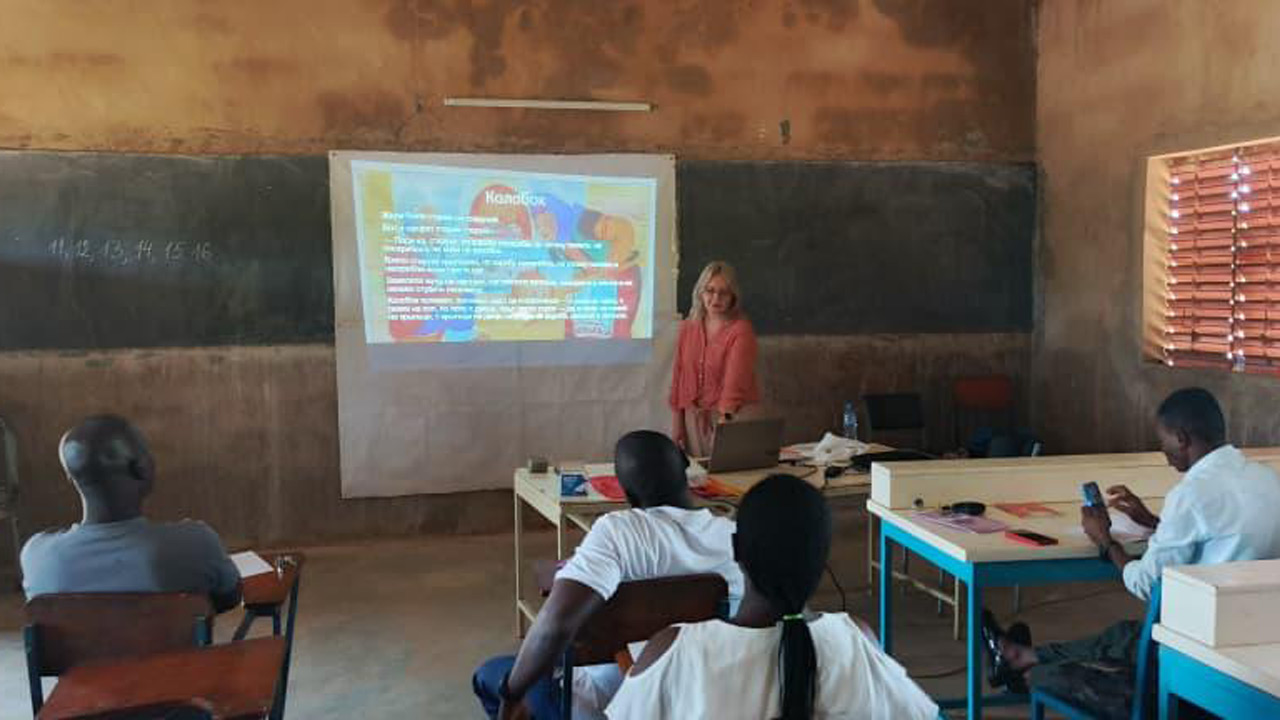 Преподаватель из Челябинска расскажет жителям Африки о русских сказках