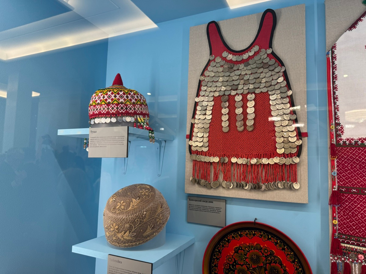 Национальные головные уборы от челябинских мастериц показали в Москве