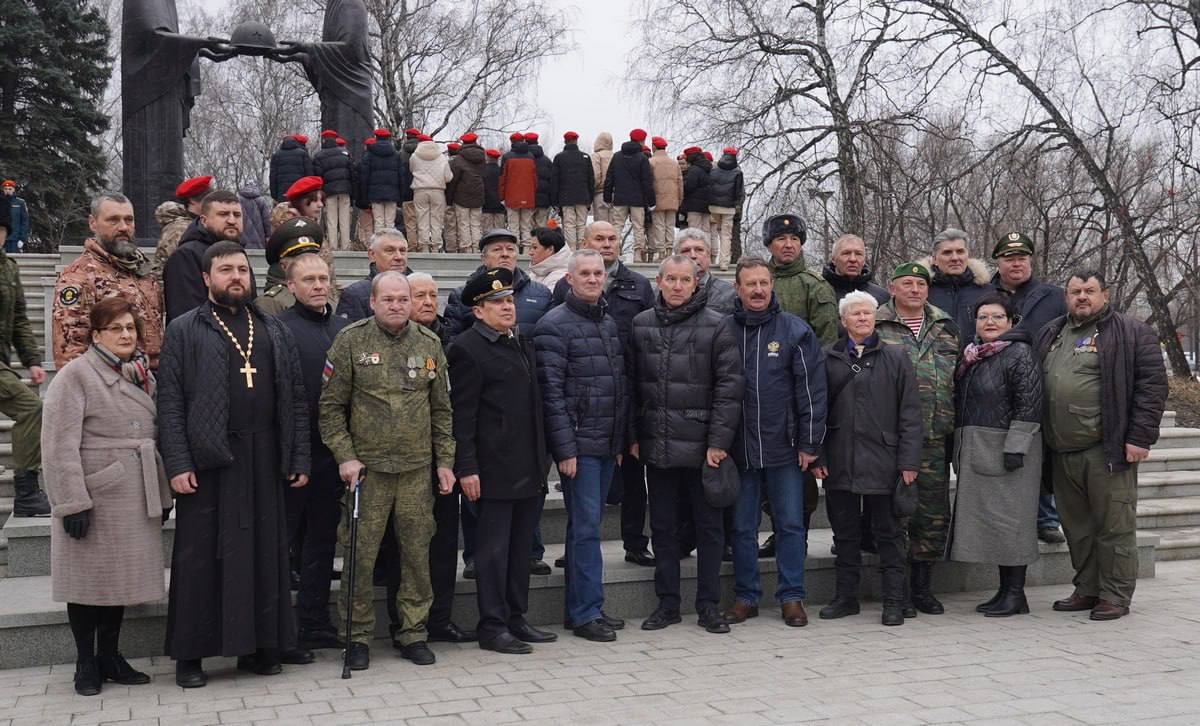 В Челябинске состоялось первое мероприятие на обновленном мемориале "Скорбящие матери"