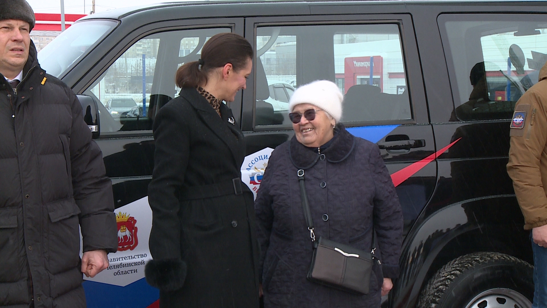 Челябинской пенсионерке, которая возит гуманитарный груз на СВО, подарили автомобиль