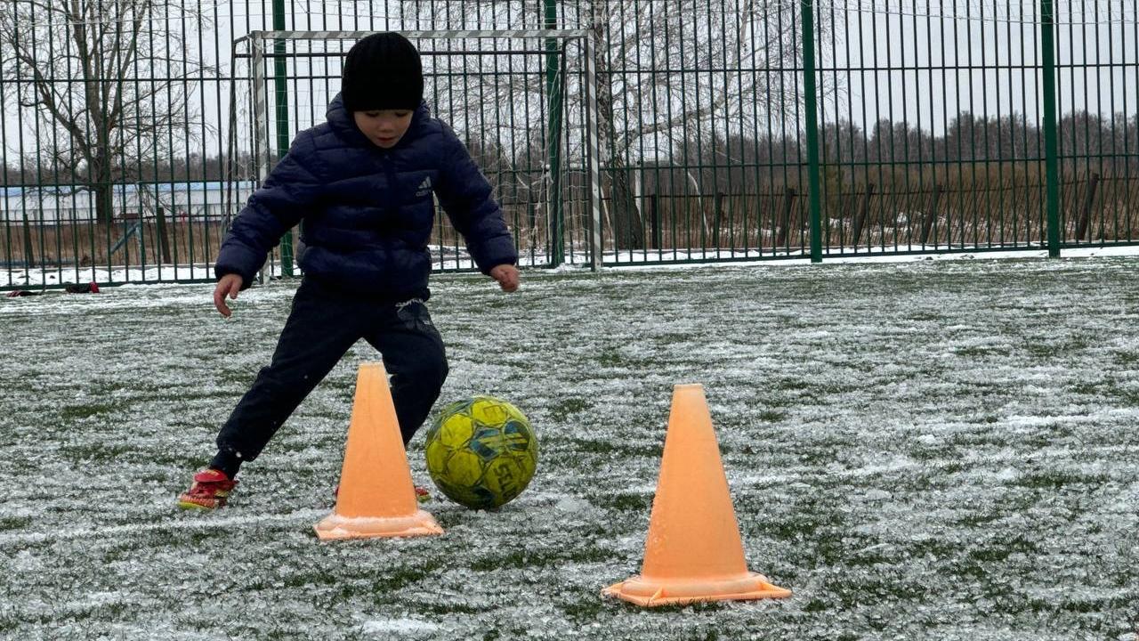 Тренировки круглый год: в селе Шумово появилось новое футбольное поле