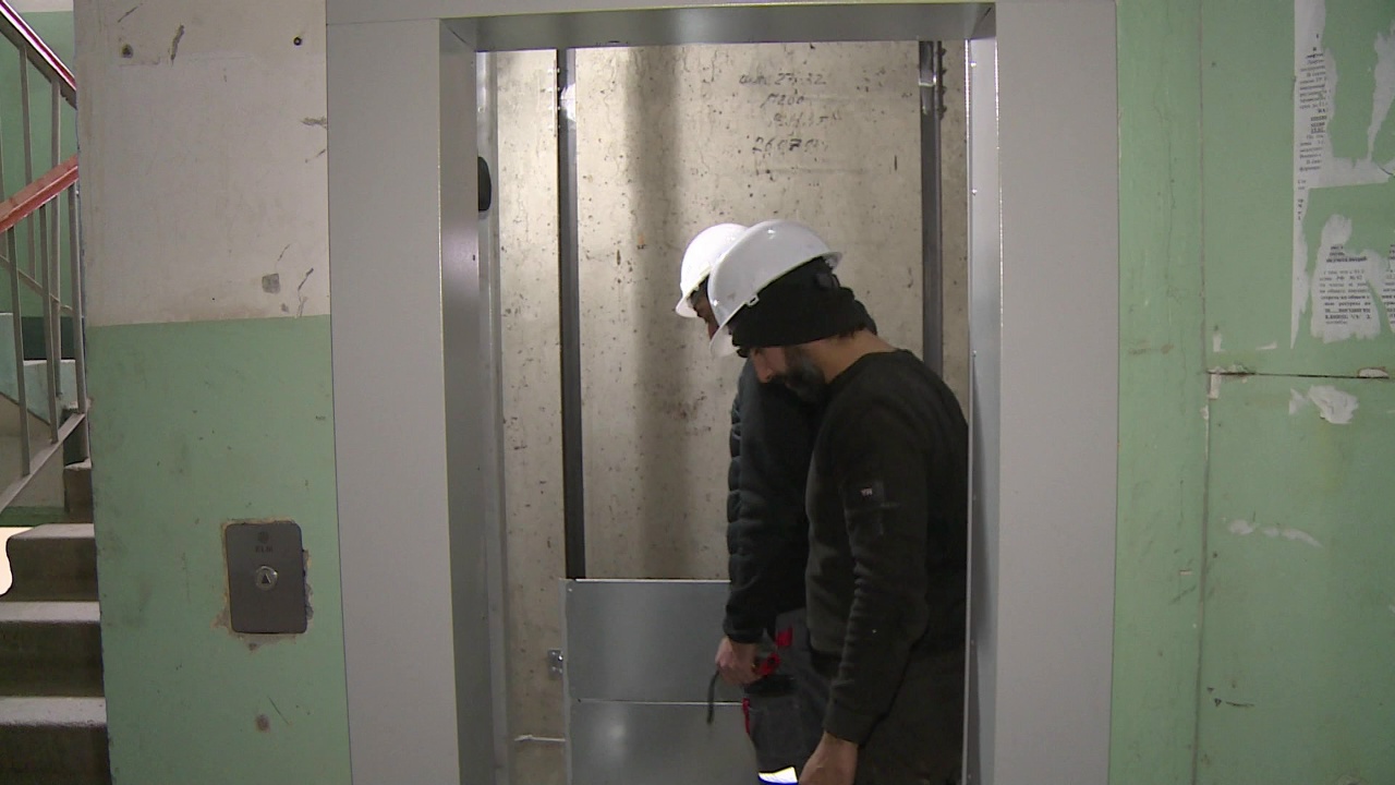 Почти шестьсот старых лифтов заменили в Челябинске