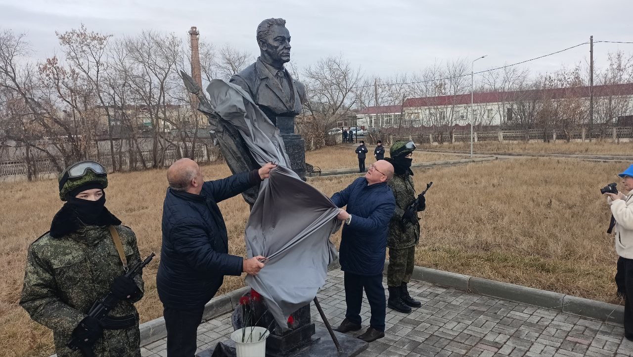 В Нагайбакском районе открыли памятник разведчику Борису Батраеву