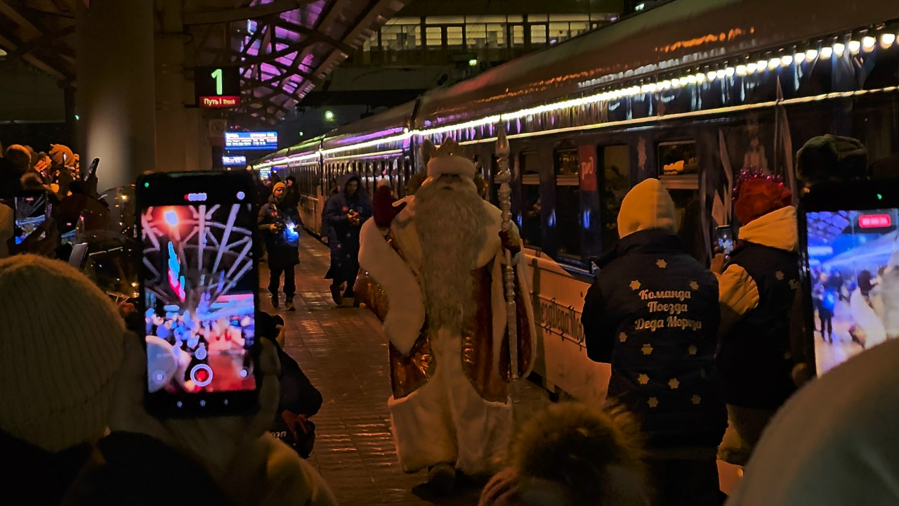 Поезд Деда Мороза в Челябинске: на встречу с зимним волшебником пришли 16 тысяч человек Поезд Деда Мороза в Челябинске: на встречу с зимним волшебником пришли 16 тысяч человек
