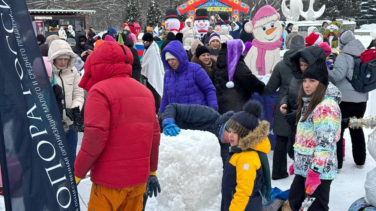 На Южном Урале седьмой год проводят акцию "Снеговики-добряки"&nbsp;