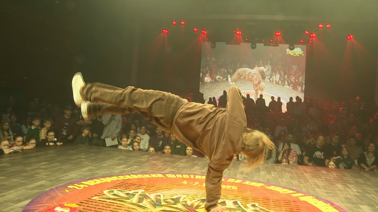 Больше тысячи танцоров со всей страны собрались на фестивале хип-хопа в Челябинске Больше тысячи танцоров со всей страны собрались на фестивале хип-хопа в Челябинске