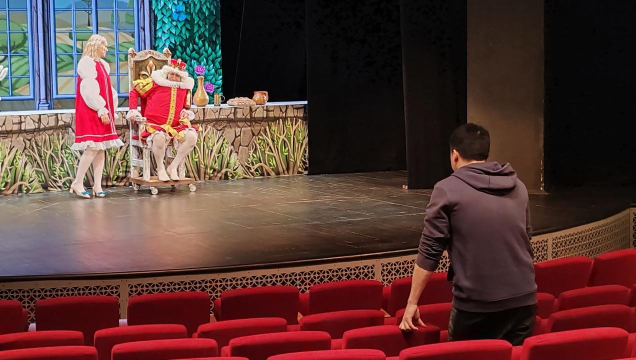 В Магнитогорских театрах готовятся к старту новогодней кампании: какие спектакли покажут В Магнитогорских театрах готовятся к старту новогодней кампании: какие спектакли покажут