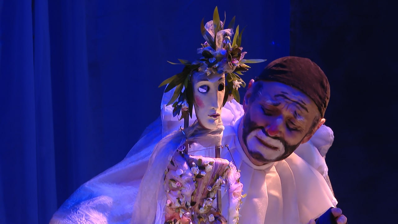 Спектакль для взрослых с большой историей: "Балаганчик" покажут на челябинской сцене