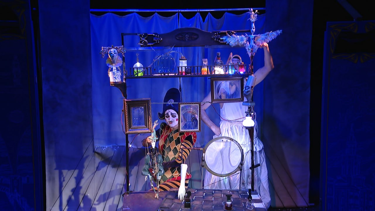 Спектакль для взрослых с большой историей: "Балаганчик" покажут на челябинской сцене