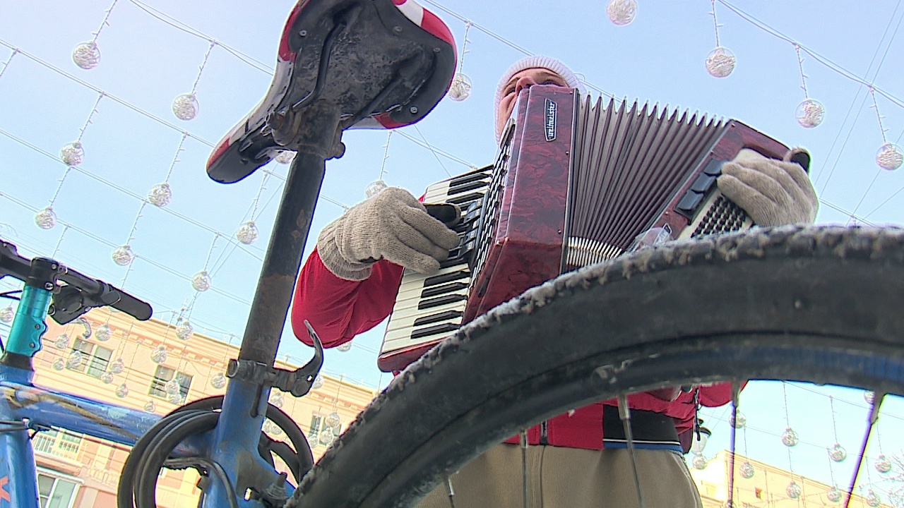 На велосипеде через всю Россию: необычный путешественник посетил Челябинск&nbsp;