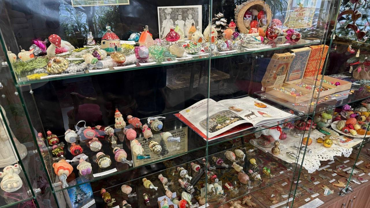 Елочные игрушки из детства: жительница Челябинска собрала коллекцию украшений&nbsp;