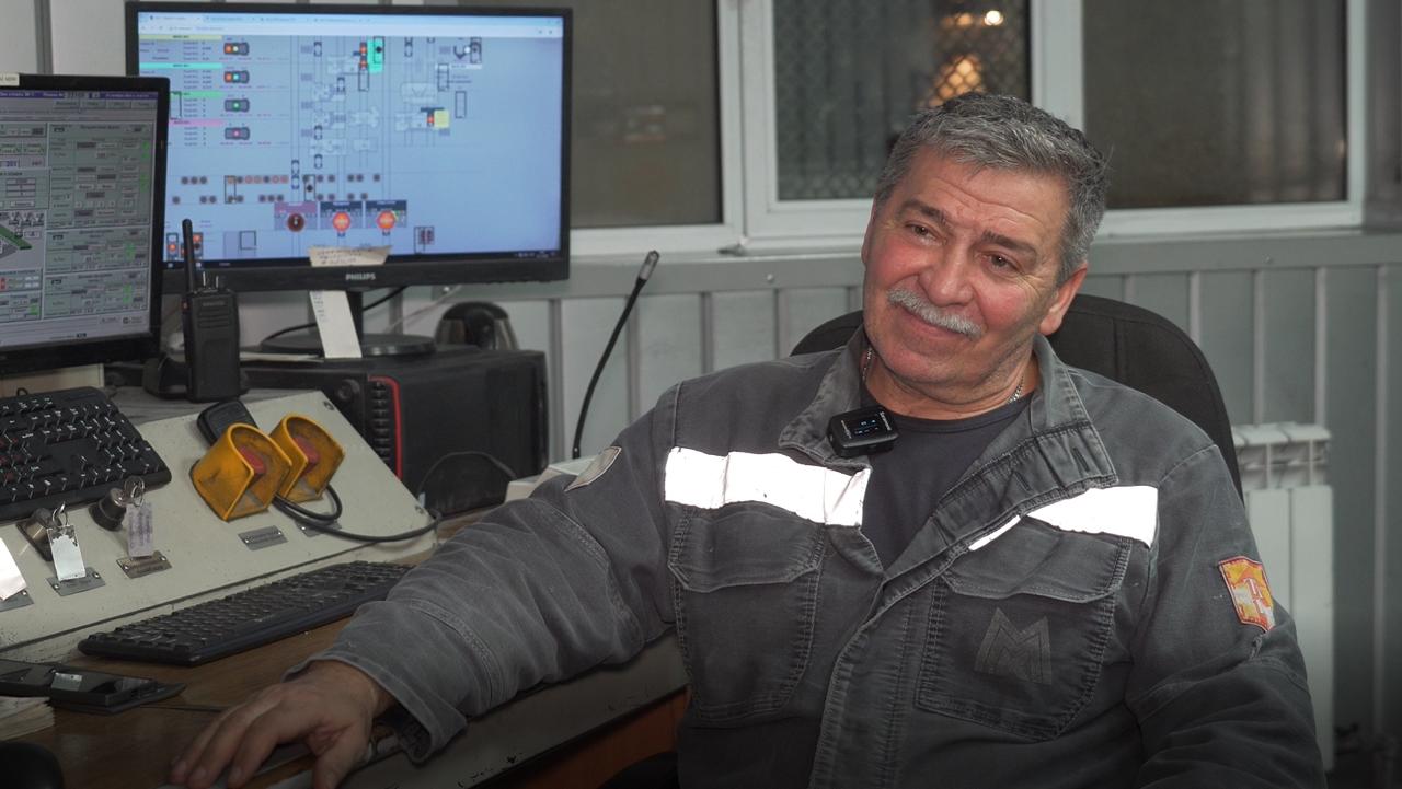 Стальной характер: подручный сталевара признан лучшим работником на ММК Стальной характер: подручный сталевара признан лучшим работником на ММК