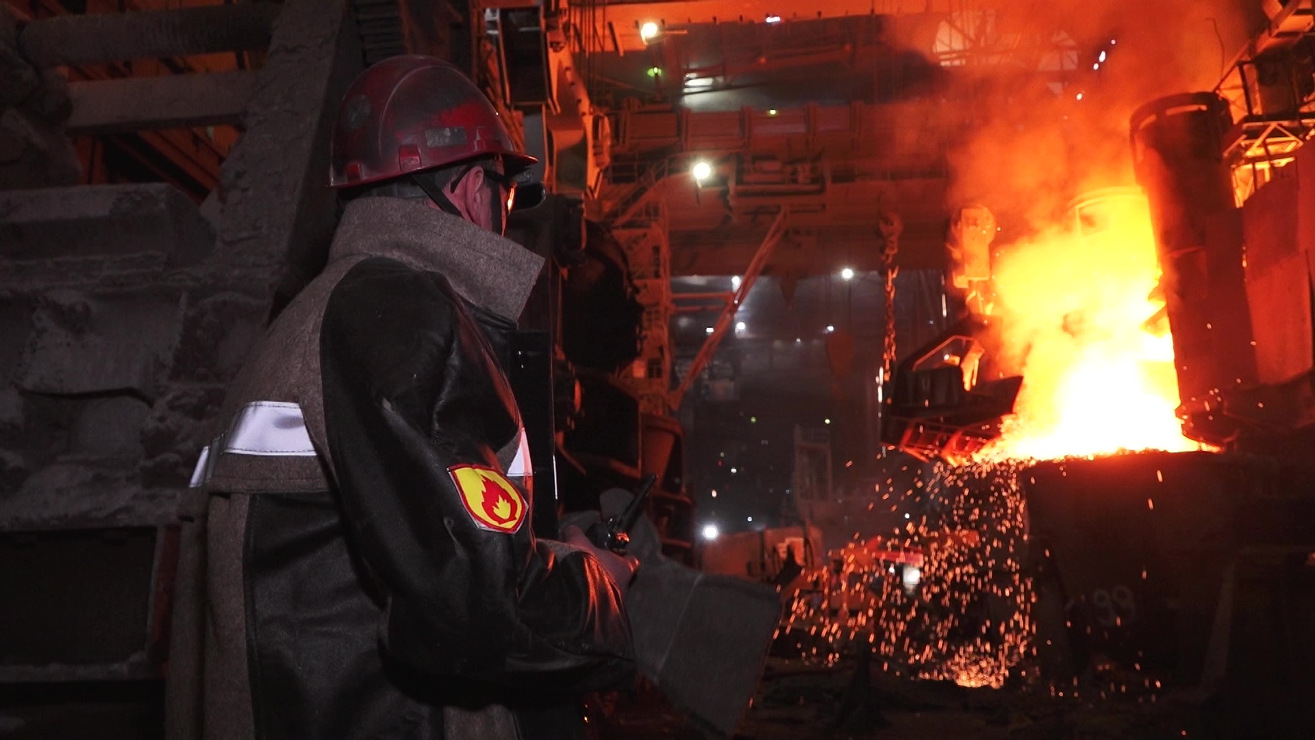 Создает красоту искрящегося металла: на ММК выбрали лучшего работника месяца