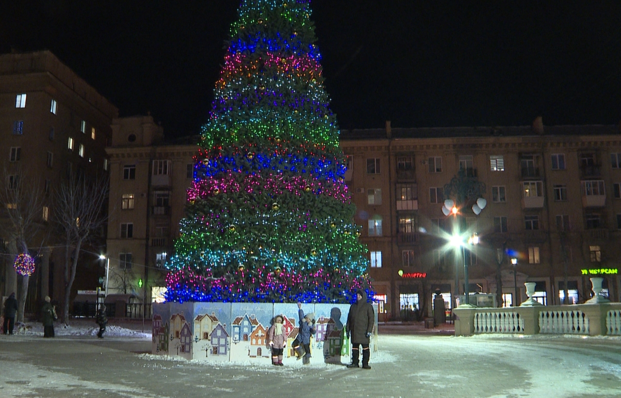 В парках и скверах Магнитогорска зажгли миллионы огней В парках и скверах Магнитогорска зажгли миллионы огней
