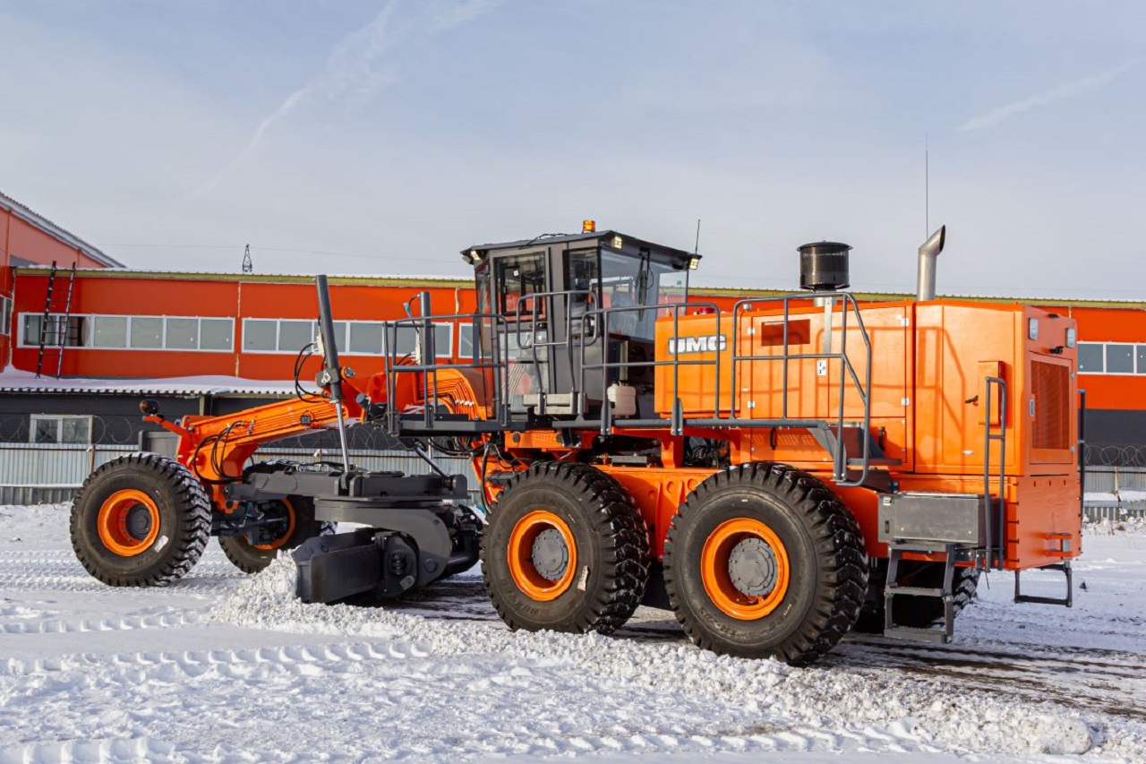 На челябинском заводе разработали самый тяжелый автогрейдер в стране На челябинском заводе разработали самый тяжелый автогрейдер в стране