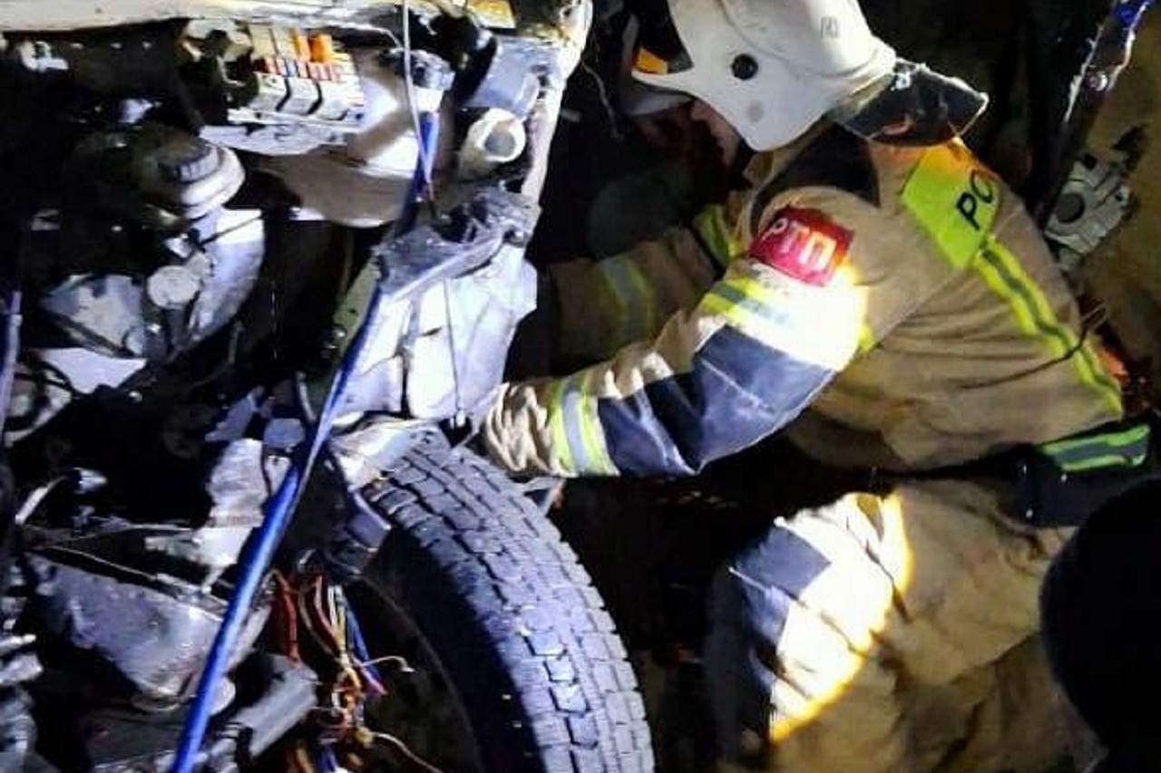 Зажало в кабинах: водители двух фургонов пострадали в ДТП в Челябинской области Зажало в кабинах: водители двух фургонов пострадали в ДТП в Челябинской области