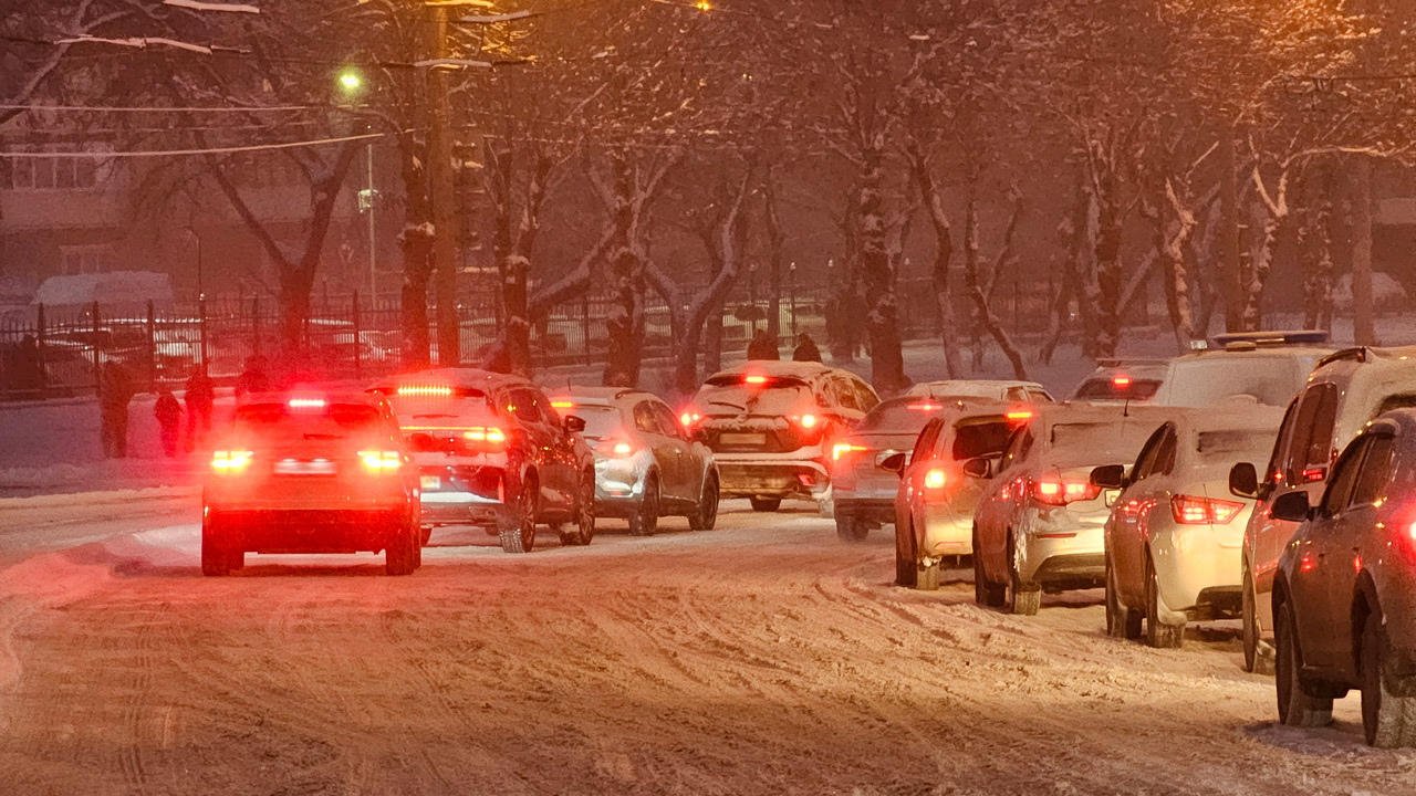 Долгожданный снег: как Челябинская область переживает мощные осадки