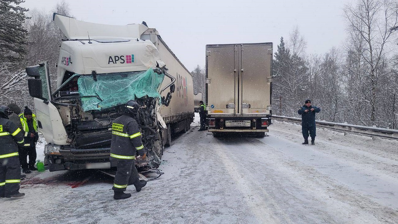 Участок трассы М5 в Челябинской области перекрыли из-за массового ДТП Участок трассы М5 в Челябинской области перекрыли из-за массового ДТП