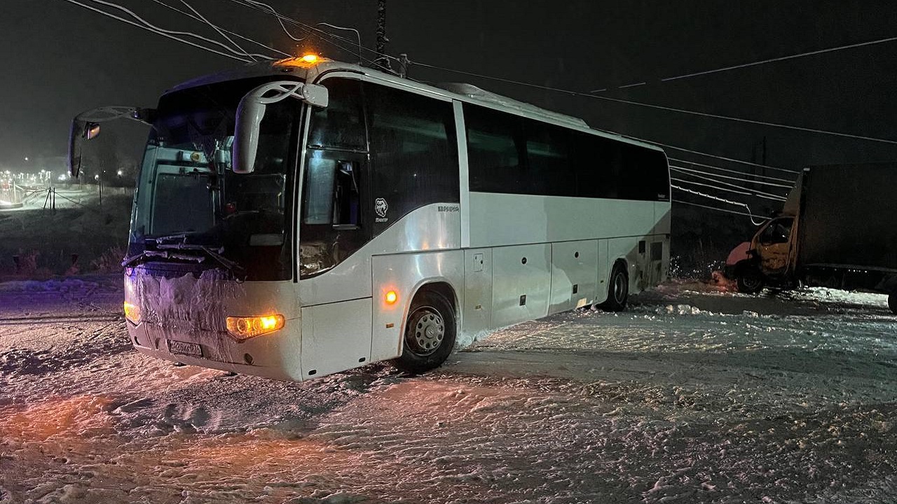 Детская хоккейная команда попала в ДТП в Нязепетровске Детская хоккейная команда попала в ДТП в Нязепетровске