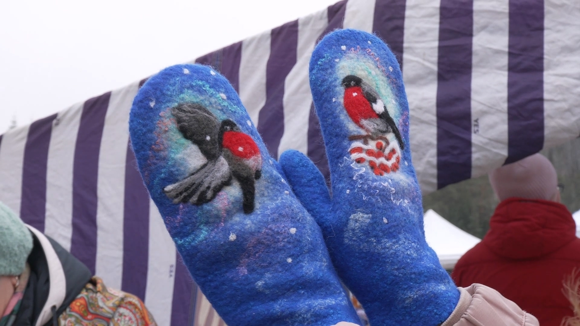 Валенки размером от 10 сантиметров до 4 метров представили на фестивале в Кусе Валенки размером от 10 сантиметров до 4 метров представили на фестивале в Кусе