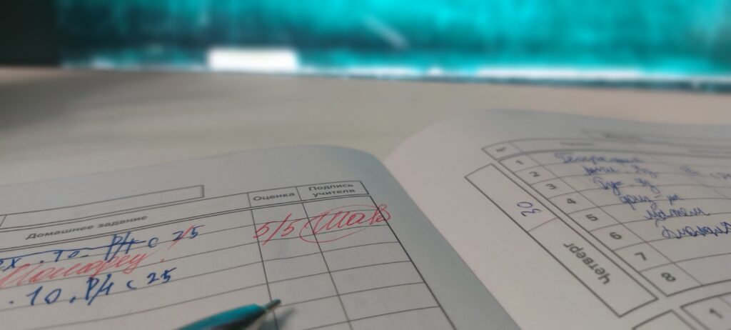 В каждой десятой семье Челябинска родители платят детям за оценки