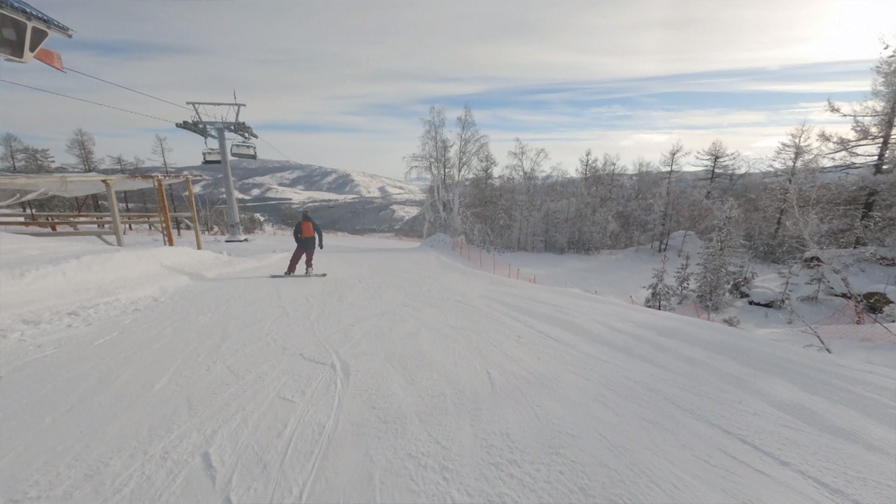 Покоряет горнолыжные склоны: ветеран СВО освоил сноуборд на протезах