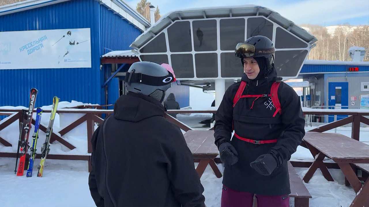 Покоряет горнолыжные склоны: ветеран СВО освоил сноуборд на протезах