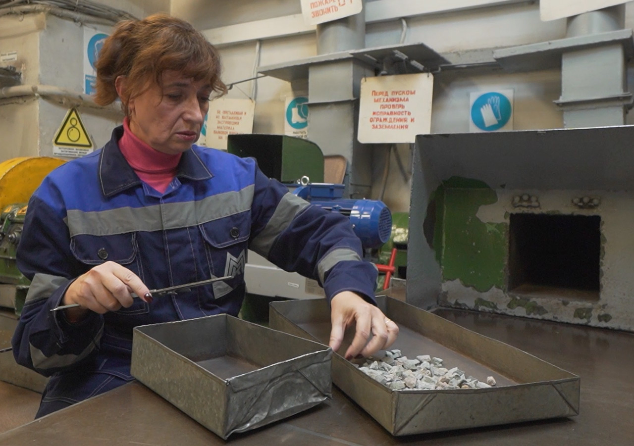 Сотрудница ММК награждена знаком "Трудовая слава"