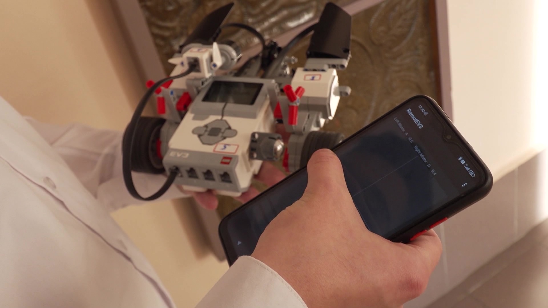 Студенты из Златоуста создали команду роботов-футболистов