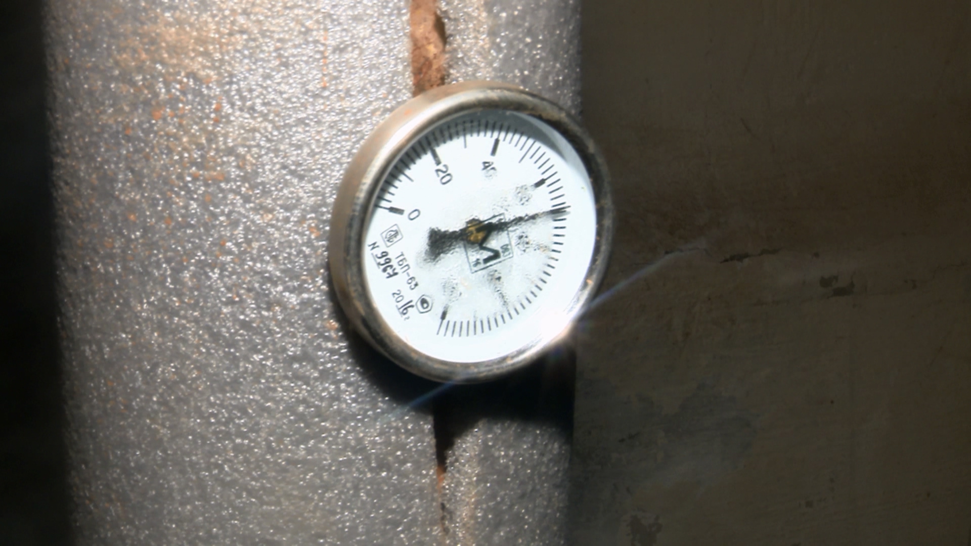 Наледь на стенах: в Карабаше продолжают ликвидировать последствия отключения отопления Наледь на стенах: в Карабаше продолжают ликвидировать последствия отключения отопления