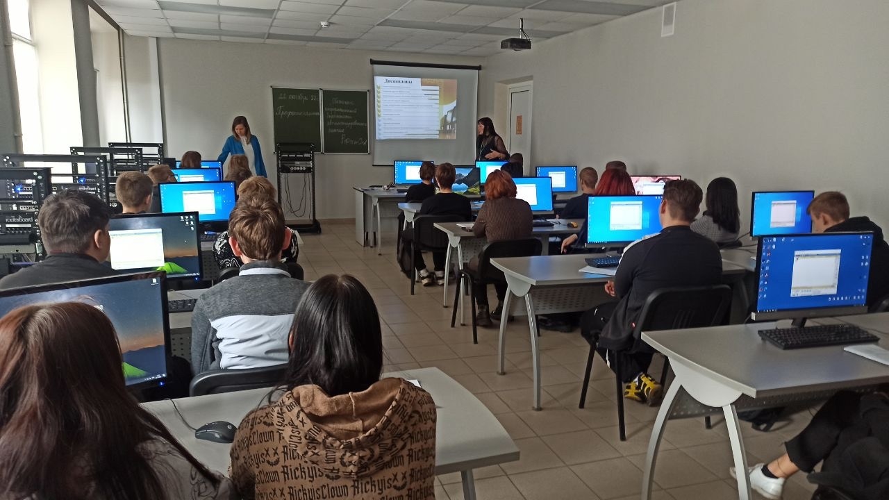 На Челябинской области растет спрос на обучение в колледжах и техникумах На Челябинской области растет спрос на обучение в колледжах и техникумах