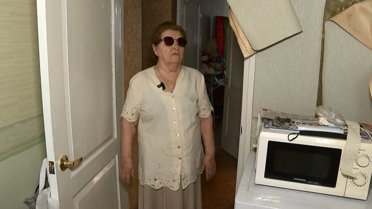 В Челябинске пенсионерка осталась без света из-за потопа в квартире, где никто не живет