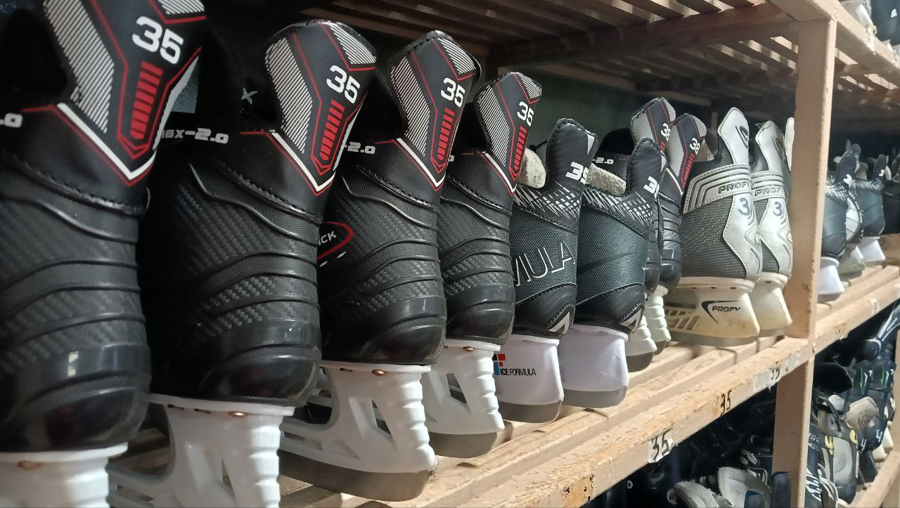 Новогодние каникулы на катке: десятки ледовых площадок открыты в Челябинске