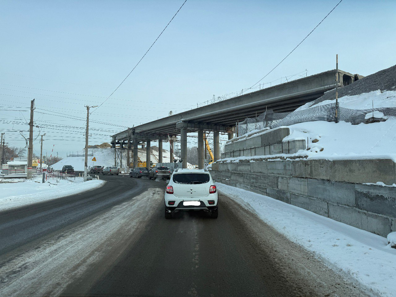 Новый мост через железную дорогу в Новосинеглазово достроят к концу лета
