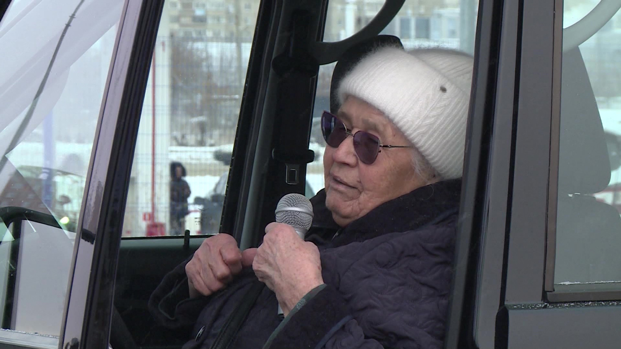 Бабушка-волонтер из Челябинска встретила 87-летие во время поездки в зону СВО